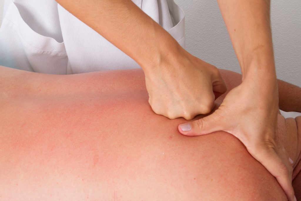 Massage energique du dos